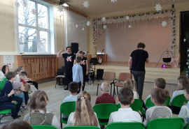 1.-3. klašu skolēniem bija iespēja iepazīt dažādas profesijas