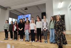 Talsu pamatskolas skolēnu pašpārvalde, par godu skolas dzimšanas dienai, bija sagatavojusi “Cietos riekstus”