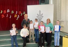 Šodien Talsu pamatskolas skolniecēm Everitai Vārnai, Annai Annijai Jansonei, Ancei Laizānei, Frančeskai Zeļģei, Emīlijai Dreimanei un Tīnai Zutei – I vieta Muzikāli radošo kameransambļu konkursā!