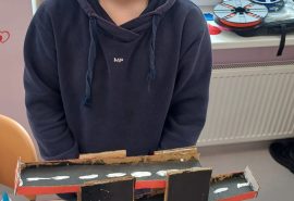 4.a un 4.b klases skolēni dabaszinību stundās prezentēja savus projekta darbus par tēmu “Spēks”.