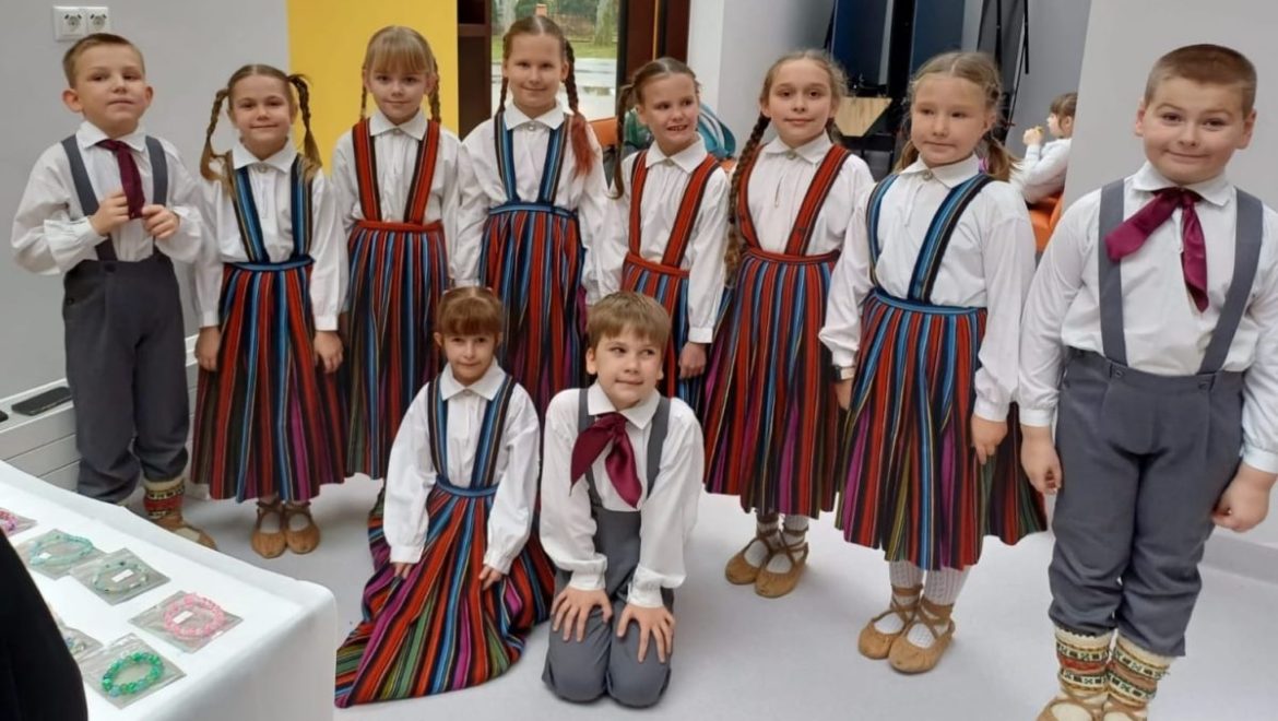 Deju kolektīvs “Žuburiņš”