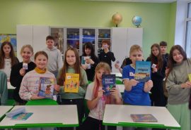 Talsu pamatskolas 5.b klases  skolēni saņēma balvu – grāmatas no žurnāla ” Lasis”.