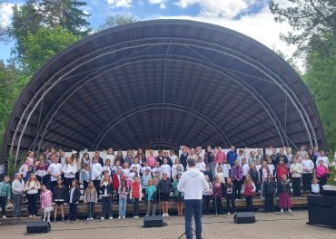 Aizvadīti Talsu novada koru svētki Stendē – “Tauriņu balsis” 🦋